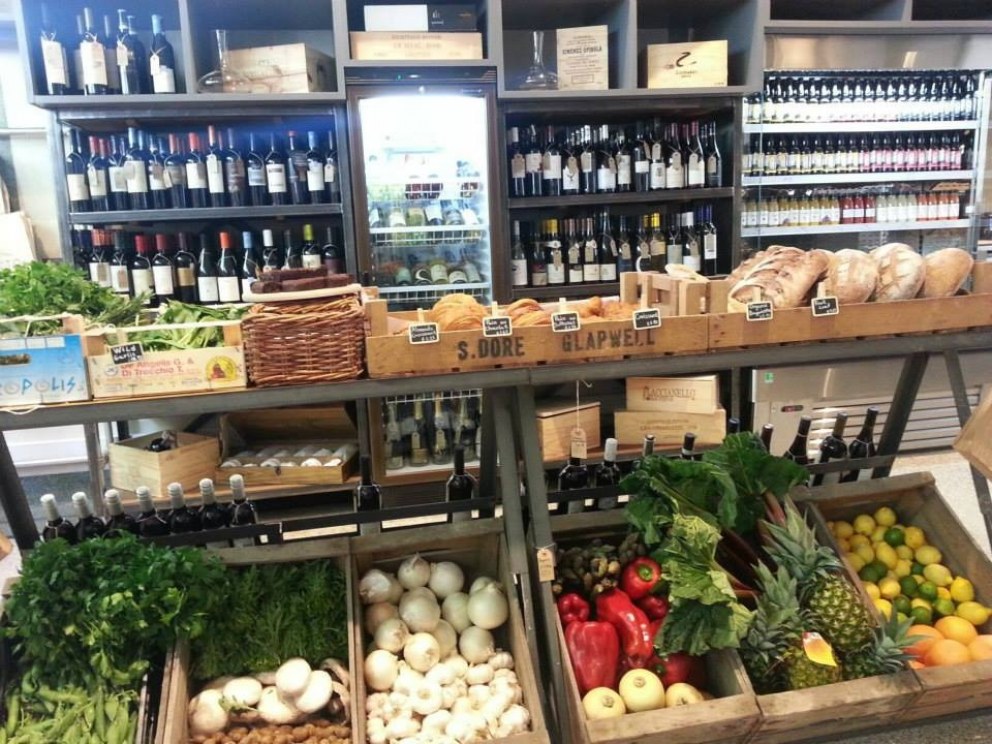 ABASTO BUTCHER, WINE MERCHANT & CAFE, MARYLEBONE, LONDON | Abasto fresh produce displayed on table stand designed by ck-id | Interior Designers